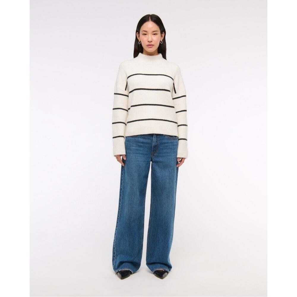 Abercrombie & Fitch White Black Striped Turtleneck Oversized Sweater Size M